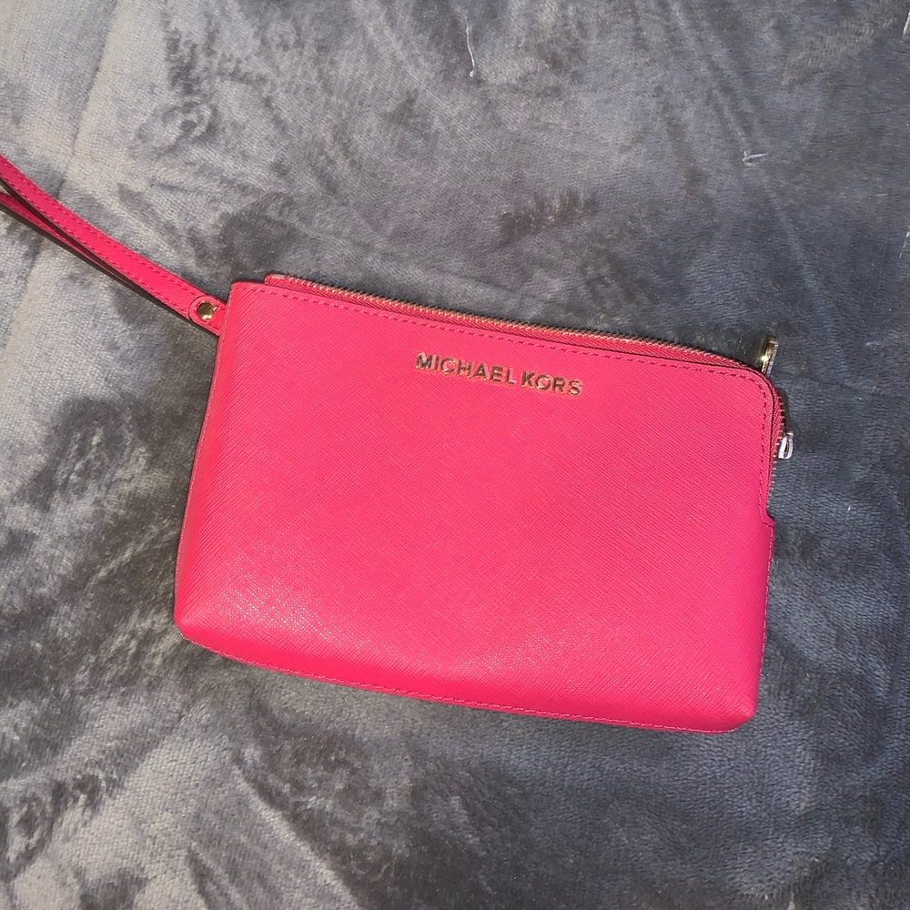 michael kors wristlet
